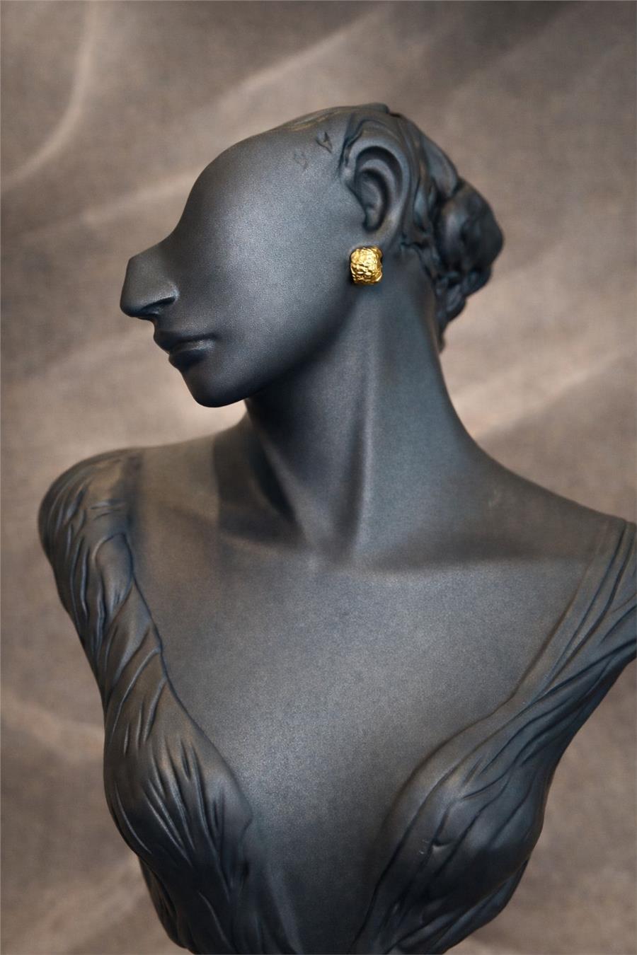 April GOld Renkli Mini Küpe